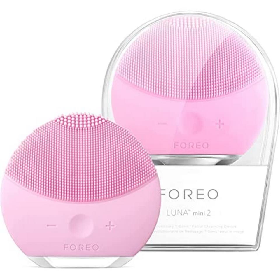 FOREO LUNA mini 2 Sonic Facial Cleansing Brush. Image via Amazon.