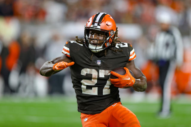 Browns welcome back RB Kareem Hunt