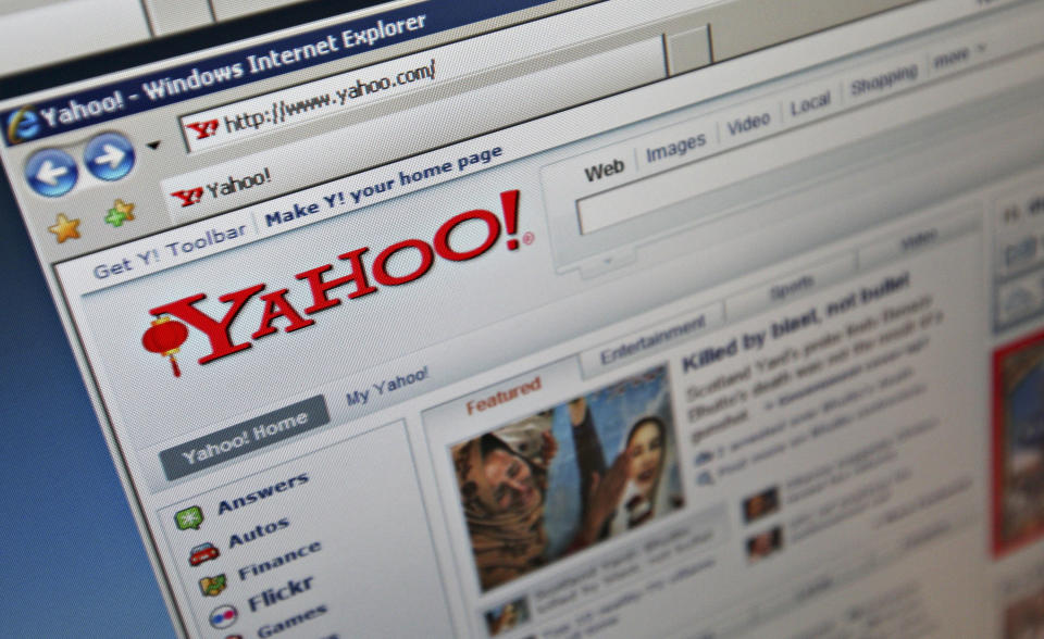 The Yahoo.com homepage is displayed on a computer screen in New York, U.S., on Friday, Feb. 8, 2008. (PHOTO: Daniel Acker/Bloomberg News/Getty Images)