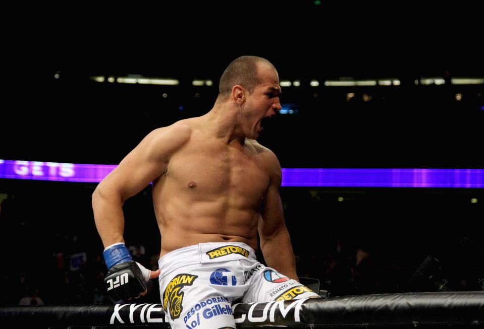 Junior dos Santos celebrates his 2011 heavyweight title win over Cain Velasquez. (Getty Images)