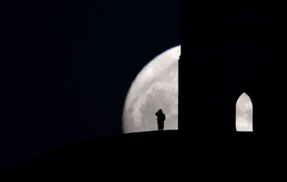 Wolf Moon Rises Over Glastonbury Ahead Of Met Office Severe Weather Warnings