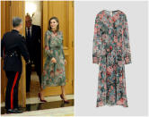 <p>Con un vestido estampado de Zara que le sentaba de maravilla, así hemos visto a Letizia en el último acto que ha tenido lugar en el palacio de La Zarzuela. (Foto: EFE / Zara). </p>