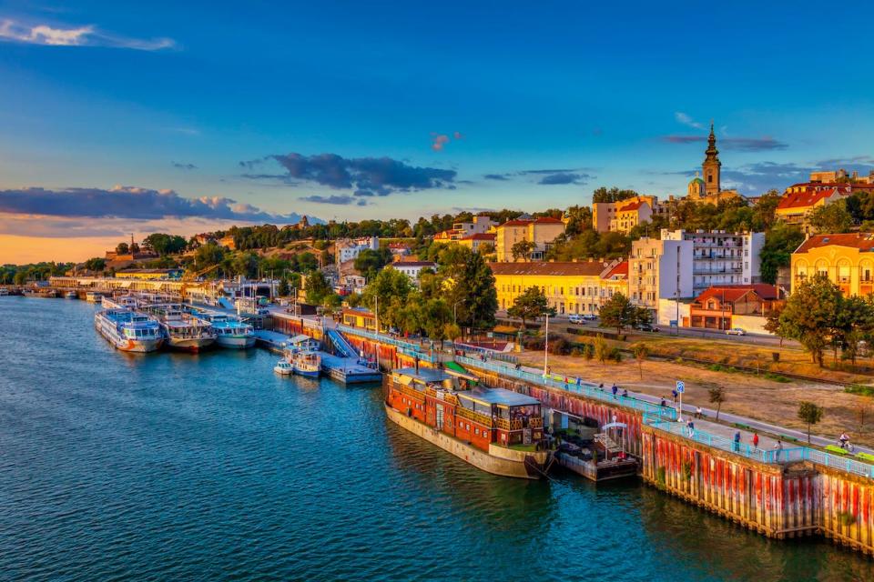 A harbor in Belgrade at dusk.