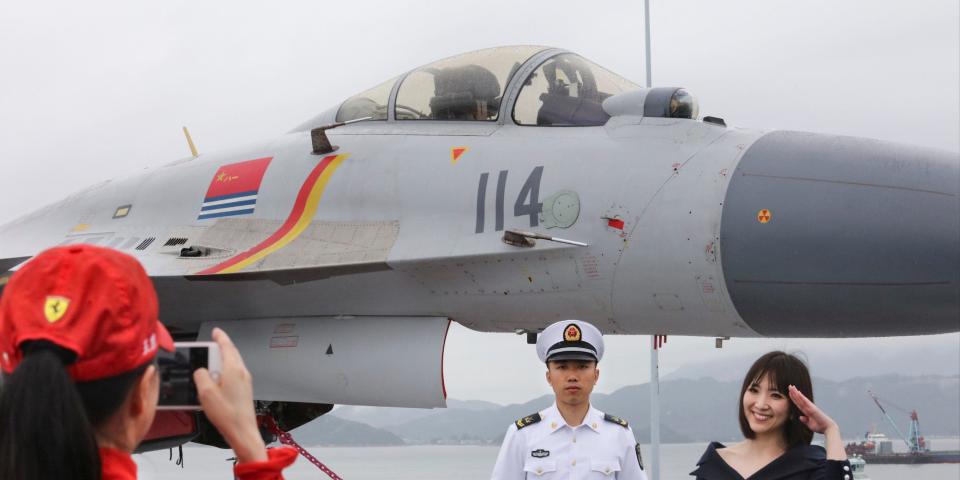 China Liaoning aircraft carrier J-15 fighter jet