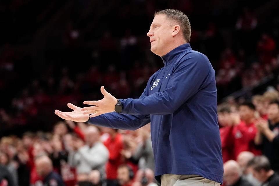 Jan 20, 2024; Columbus, Ohio, USA; Penn State Nittany Lions head coach Mike Rhoades talks to his team during the NCAA men’s basketball game against the Ohio State Buckeyes at Value City Arena.