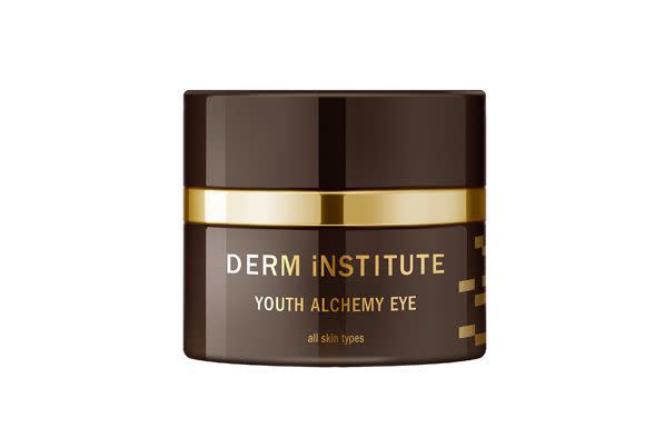 <h3>DERM iNSTITUTE得因特 青春煉金超能眼霜</h3><p>這款也是內行保養控的愛用名單，台灣平均一年度賣掉一千瓶，運用高濃度的純金胜肽與鉑金胜肽，擦上猶如戴上隱形眼膜，幫助改善眼周紋路。15ML，NT8000</p><cite>MISSSOHN@INSTAGRAM、各品牌官方INSTAGRAM、DR.</cite>