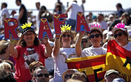 Fans cheer Rafael Nadal of Spain during his match against Andreas Seppi of Italy during the Monte Carlo Masters in Monaco April 17, 2014. REUTERS/Eric Gaillard