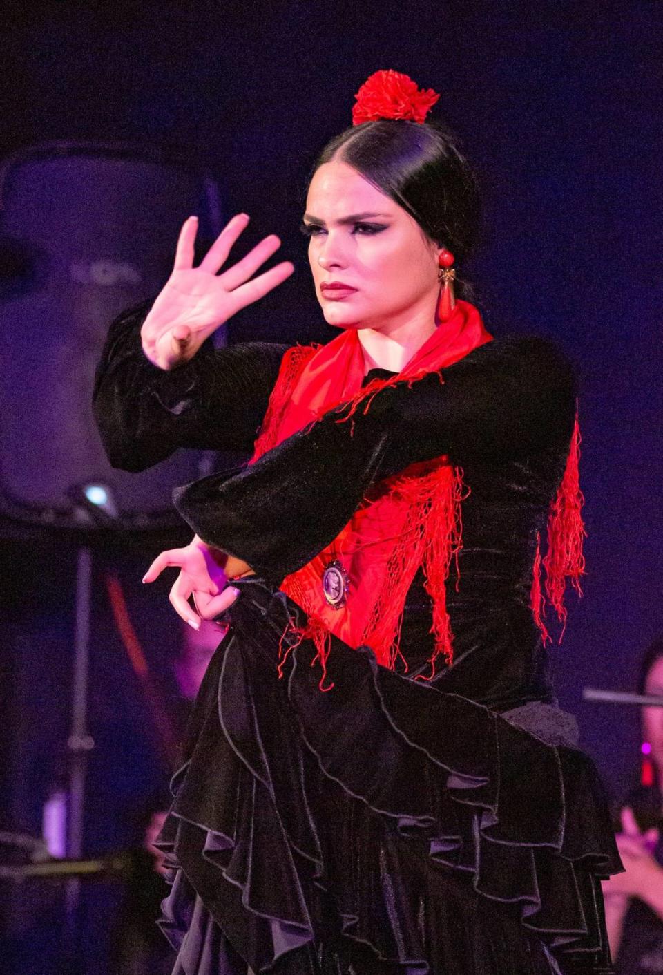 La bailarina de Ballet Flamenco La Rosa, María Mercedes Pérez, interpretando una seguiriya.