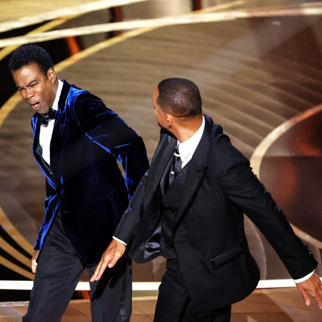El momento en que Will Smith abofeteó a Chris Rock en los Óscar credit:Bang Showbiz