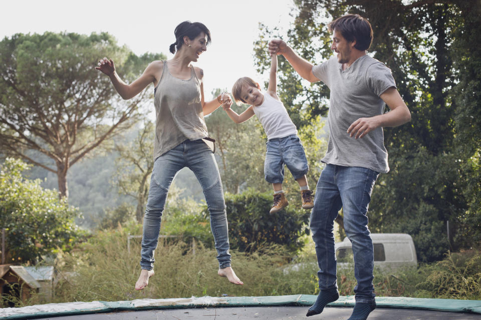 Ein Trampolin ist auch ein Fitness-Gerät (Symbolbild: Getty Images)