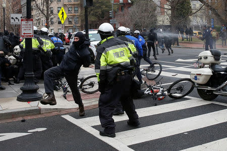 Protesters clash with police while demonstrating against U.S. President Donald Trump on the sidelines of the inauguration in Washington, DC, U.S., January 20, 2017. REUTERS/Adrees Latif