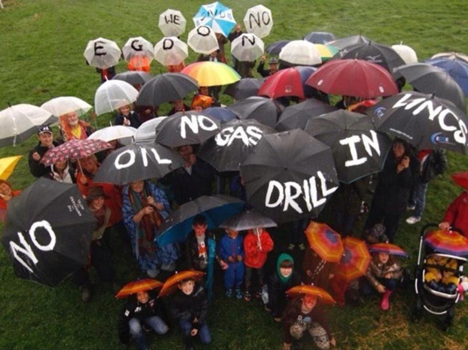 Protestors with SOS Biscathorpe (SOS Biscathorpe)