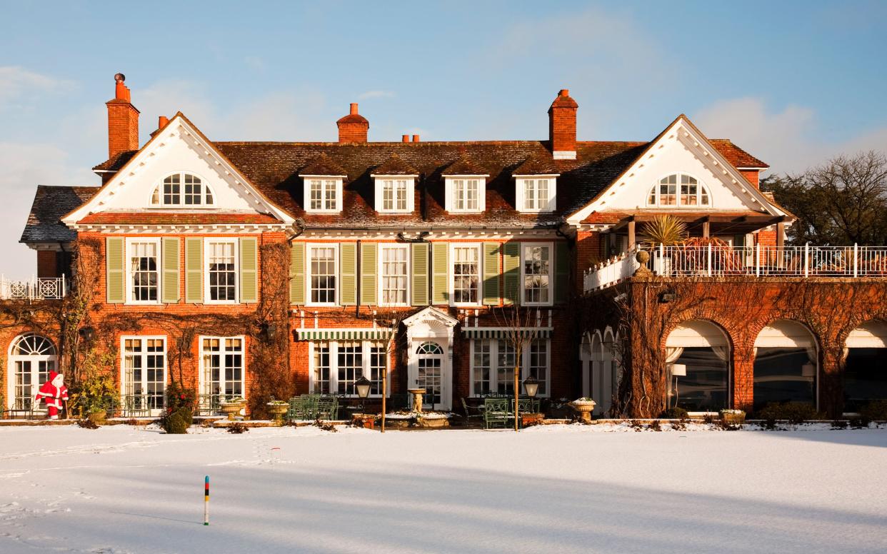 Let the surrounding Hampshire nature inspire you for Chewton Glen's Christmas Flowers Morning Workshop
