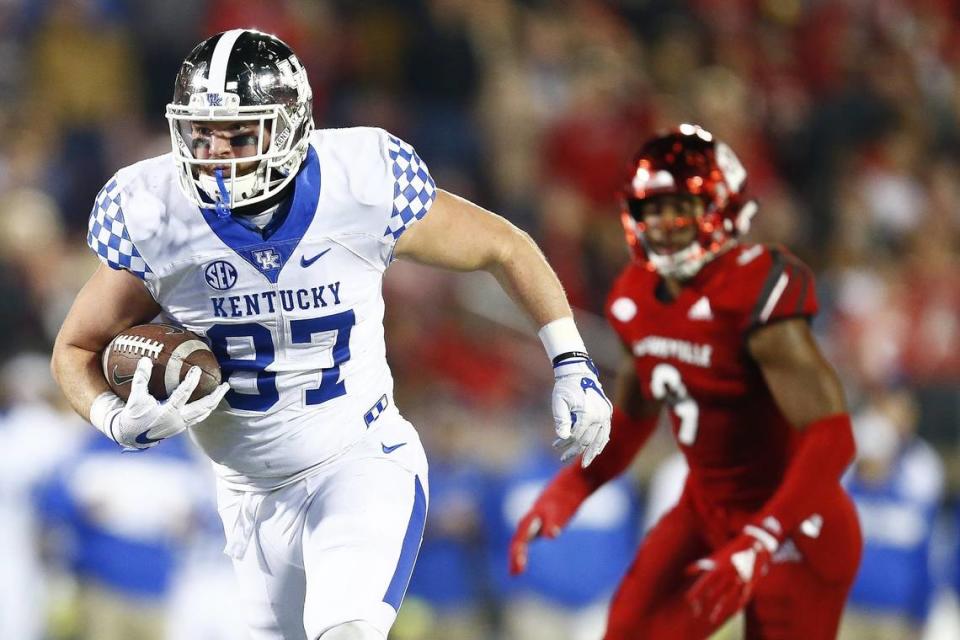 C.J. Conrad finished his Kentucky career with 80 catches for 1,015 yards and 12 touchdowns.