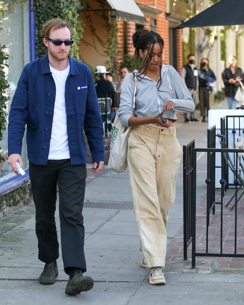 Malia Obama and a friend pick up coffee in Melrose Place on January 25, 2022. - Credit: Bellocqimages/Bauergriffin.com / MEGA