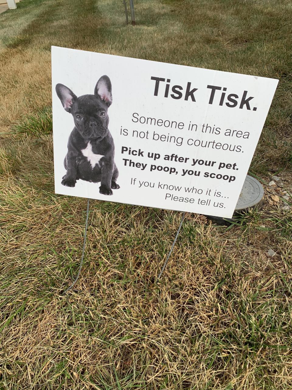 A sign that requests someone pick up after their dog that is not doing so