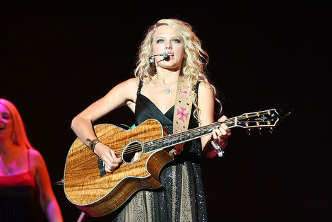 Taylor Swift performing live.