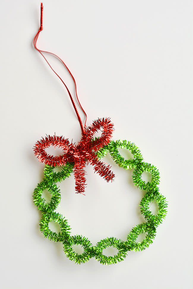Pipe Cleaner Wreath Ornaments