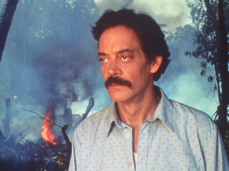 Der puerto-ricanische Schauspieler Raúl Juliá war 1994 im TV-Film "The Burning Season" zu sehen. Trotz Krankheit bemühte sich Juliá, den Film zu vollenden, fiel aber nach einem Schlaganfall ins Koma und erlebte die Premiere im Oktober 1994 nicht mehr. Im darauffolgenden Jahr erhielt Juliá den Emmy als bester Hauptdarsteller in einer Miniserie oder einem Fernsehfilm. (Bild-Copyright: SNAP/REX Shutterstock)