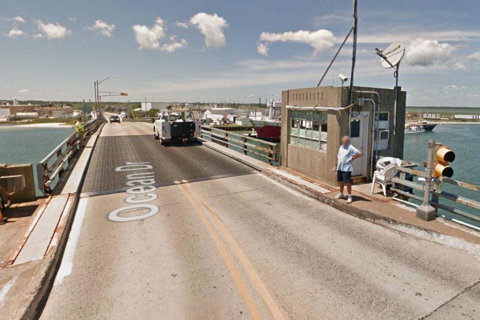 The bridge's operator is thought to have been blinded by sunlight (Google Street View)