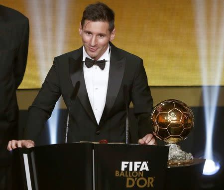 FC Barcelona's Lionel Messi of Argentina receives the FIFA Ballon d'Or 2015 for the world player of the year during an awards ceremony in Zurich, Switzerland, January 11, 2016 REUTERS/Arnd Wiegmann