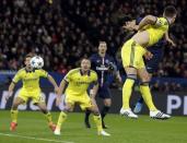 Paris St Germain's Edinson Cavani (R Rear) in action to score on goal during their Champions League round of 16 first leg soccer match against Chelsea at the Parc des Princes Stadium in Paris February 17, 2015. REUTERS/Philippe Wojazer