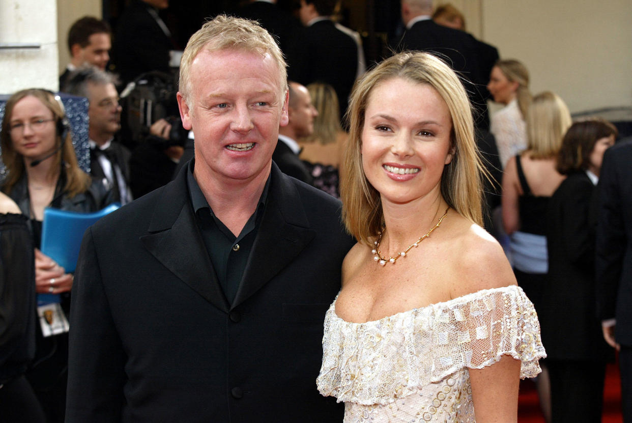 LES DENNIS & AMANDA HOLDEN BAFTA TV AWARDS THEATRE ROYAL DRURY LANE LONDON ENGLAND 20 April 2002