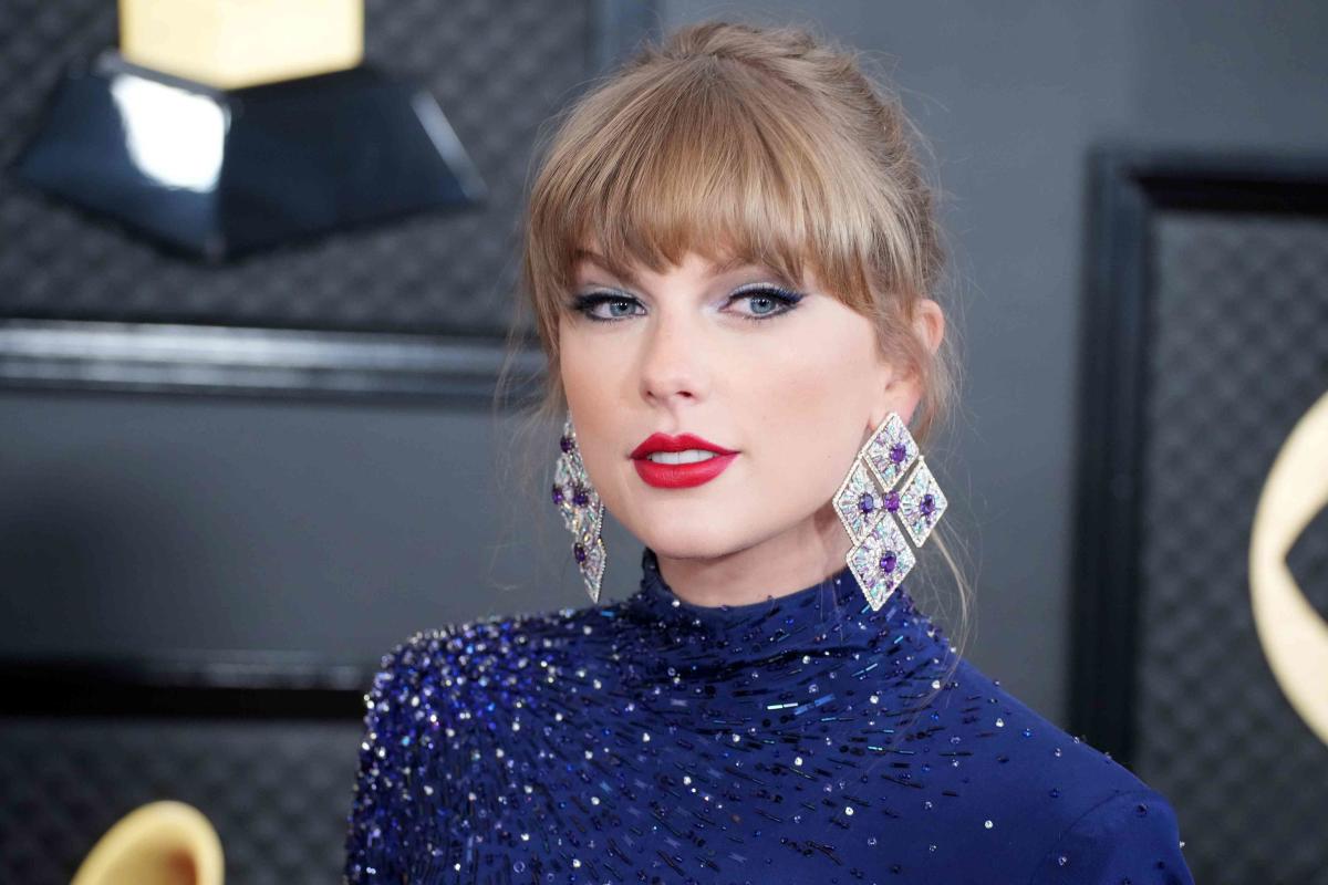 Will Taylor Swift Attend the 2024 Golden Globes or Travis Kelce’s Game