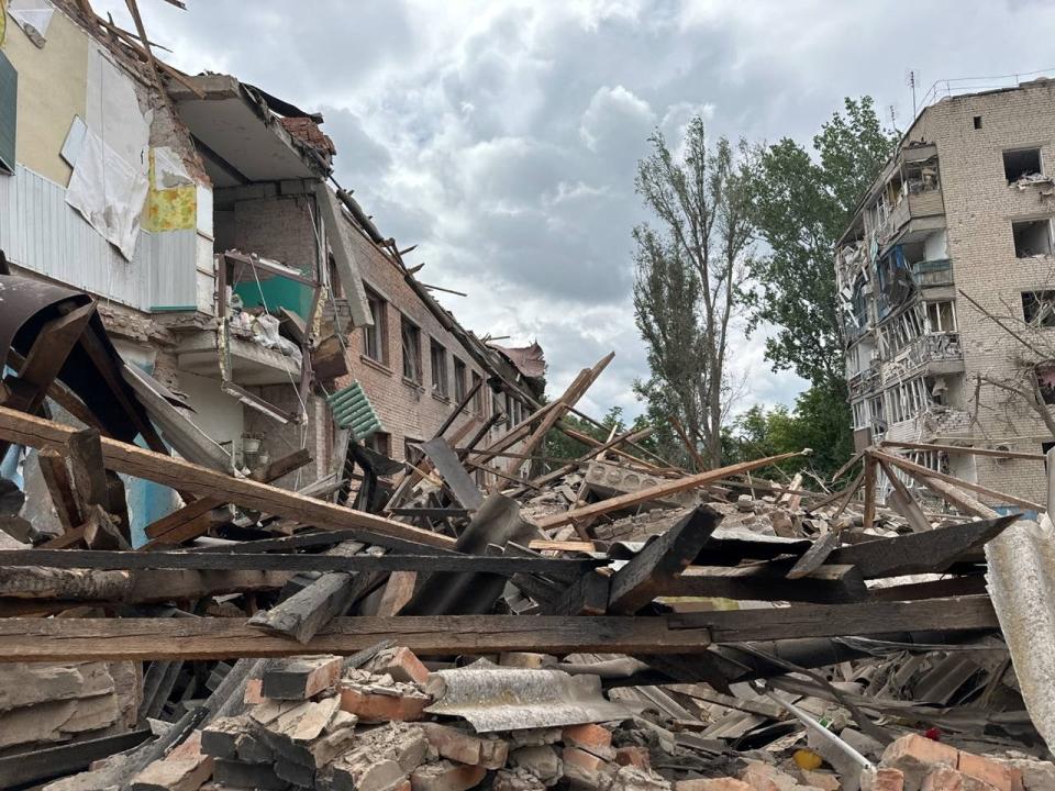 A view shows buildings destroyed by a Russian air strike, amid Russia’s attack on Ukraine, in Orikhiv, Zaporizhzhia (via REUTERS)