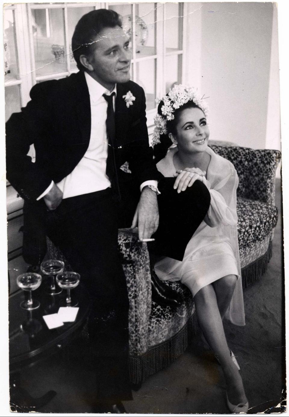 1964 Elizabeth Taylor and Richard Burton after a none night honeymoon in a Montreal Hotel as they flew back to Toronto tongiht. The 38 year old Welsh actor was back on stage at eight oclock in the modern dress version of Hamlet. The couple flew back in the 12 seater plane which they chartered for the weekend. (Elizabeth Taylor / Evening Standard)