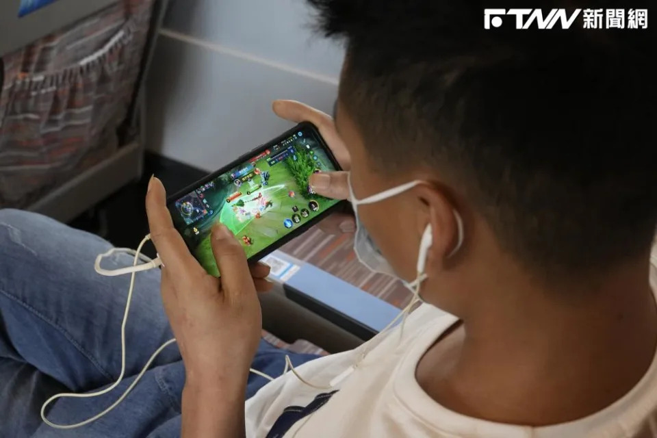 近年中國嚴格監管手機遊戲，包括控管未成年人使用網路遊戲時長，防止沉迷等措施。（示意圖／美聯社）
