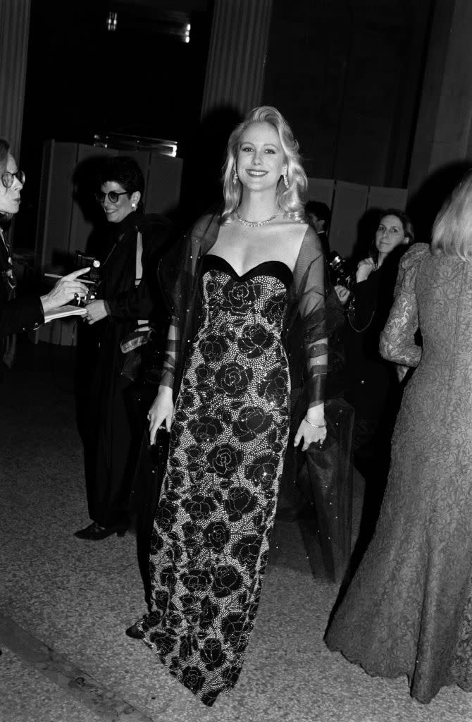 Nina Griscom (C) and guests attend an event at the Metropolitan Museum of Art in New York City on December 5, 1988. (Photo by Tony Palmieri/WWD/Penske Media via Getty Images)