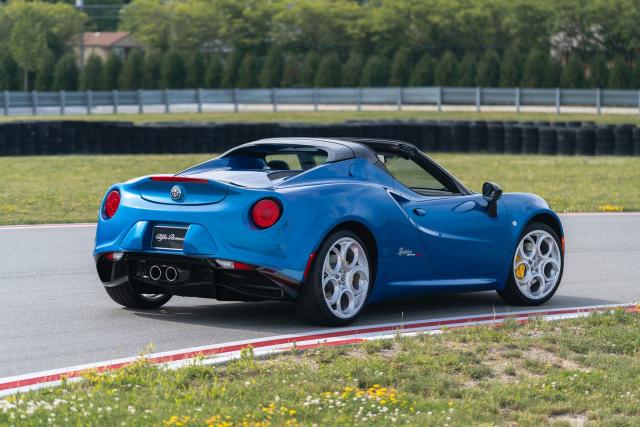 alfa romeo 4c blue