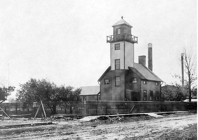 This is what the Front Range Lighthouse looked like in 1904 in the City of Cheboygan.