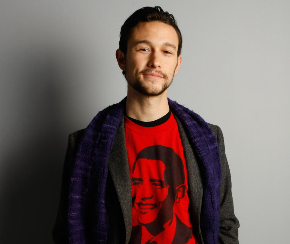 FILE - In this Jan. 18, 2009 file photo, actor Joseph Gordon-Levitt of "500 Days of Summer" poses for a portrait at the Gibson Guitar Lounge during the Sundance Film Festival in Park City, Utah. Gordon-Levitt co-stars in the time-travel drama Looper, which opens Sept. 28, 2012. (AP Photo/Mark Mainz, File)