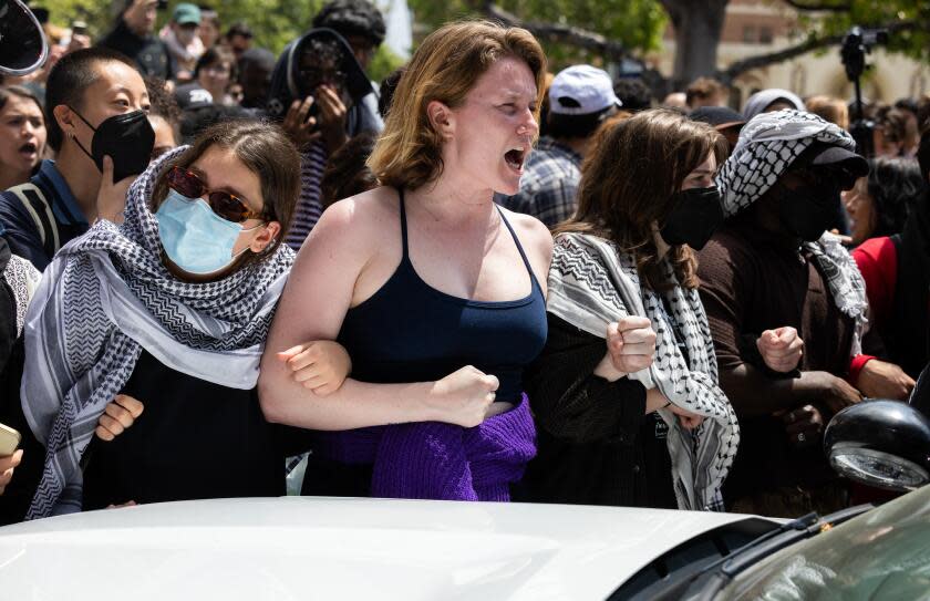 Los Angeles, CA - April 24: Pro-Palestinian demonstrators confront police at USC on Wednesday, April 24, 2024 in Los Angeles, CA. (Brian van der Brug / Los Angeles Times)