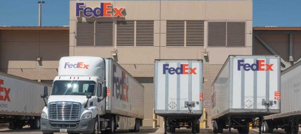 Be a landlord for Amazon and FedEx with these REITs that yield up to 4.1%