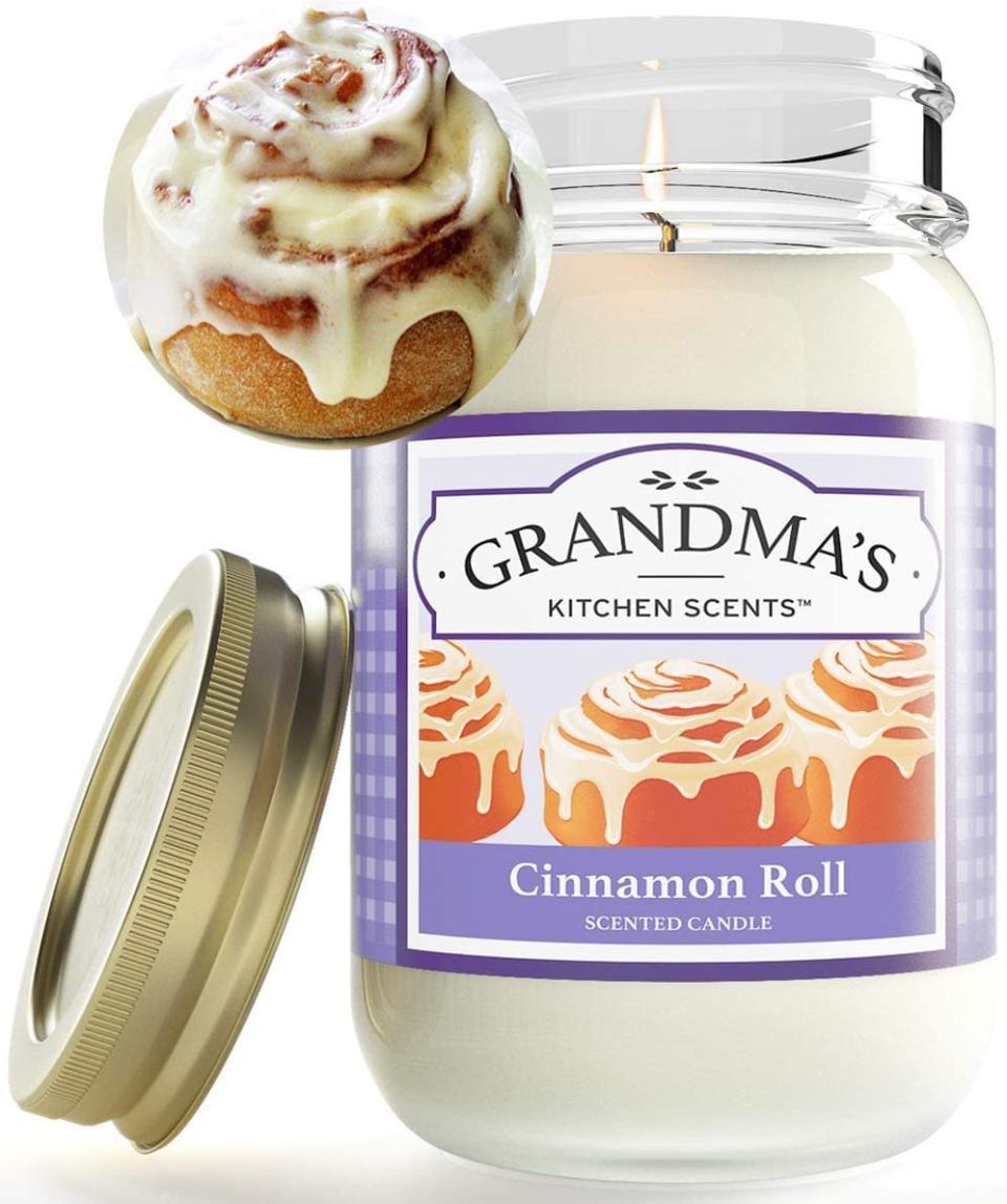 Grandma&#39;s Kitchen Scents Cinnamon Roll Scented Candle