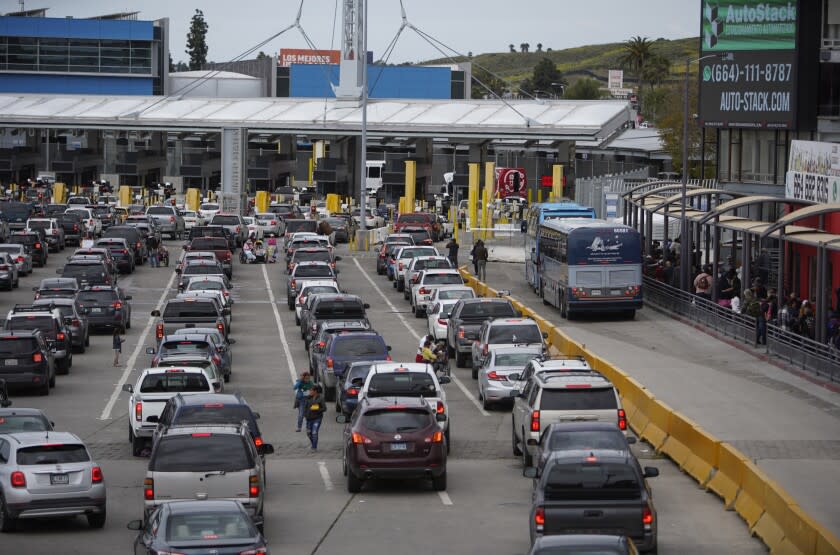 Tijuana, Baja California, Mexico March 20th, 2020 | With the news of the Mexico/USA border closing many head to the San Ysidro border crossing. Traffic on both pedestrian and car lanes. | (Alejandro Tamayo, The San Diego Union Tribune 2020)