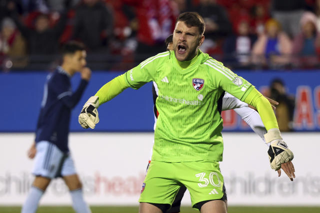 Jesús Ferreira's late goal lifts FC Dallas over Sporting KC