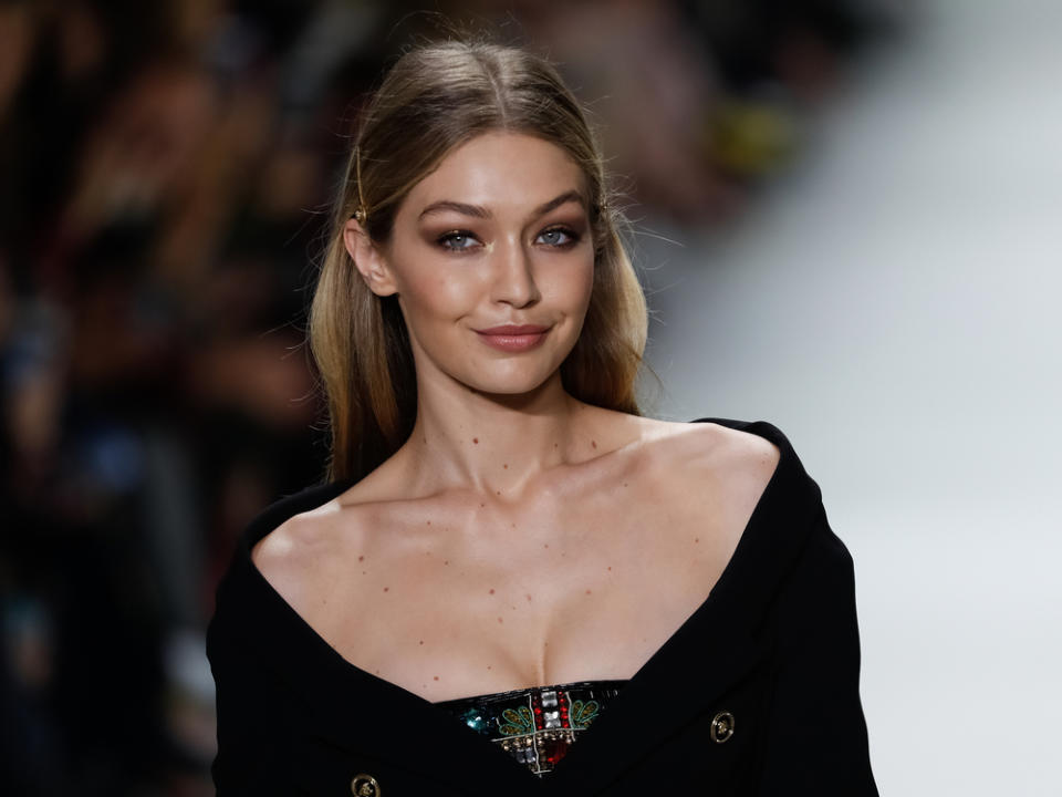 Model Gigi Hadid freut sich über ihr Laufsteg-Comeback. (Bild: FashionStock.com/Shutterstock.com)