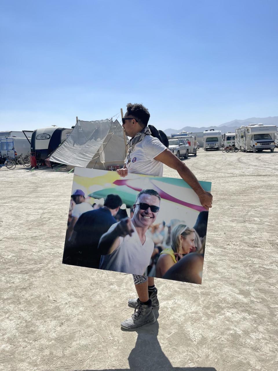 <br>There were multiple memor­ials for Lee, who attended Burning Man regularly — one in Miami, where he lived his final year, and one in San Francisco.