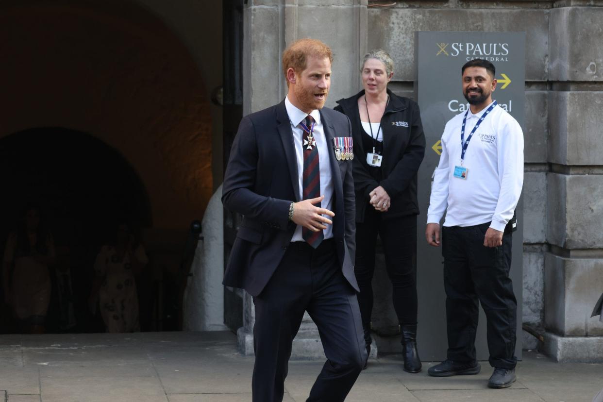 harry walking at invictus games service