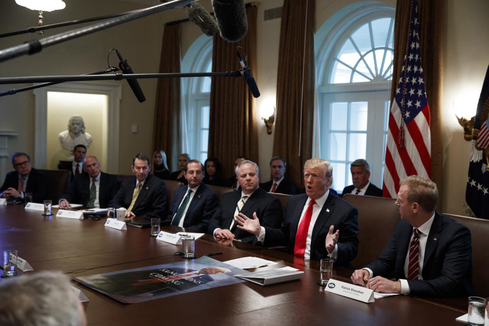 El presidente Donald Trump durante la reunión de gabinete en la Casa Blanca. Crédito: AP Photo/Evan Vucci