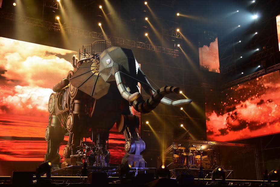 《Just Rock It！就是世界巡迴演唱會》2013年在高雄跨年，當年全場的巨象至今讓人難忘。（相信音樂提供 ）