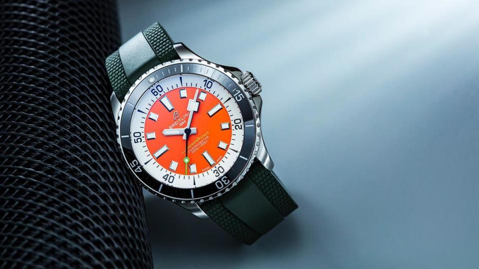 Superocean Automatic 42 Kelly Slater Limited edition｜錶徑42mm／不鏽鋼材質／時、分、秒指示／百年靈17型自動上鏈機芯／防水300米／定價NT$146,000（限量1000只）