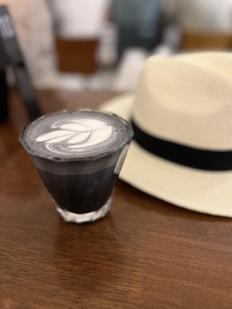 A photo of a charcoal latte drink at Temu Cafe.