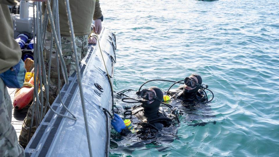 Sailors conduct pre-dive checks during recovery efforts of a high-altitude balloon in the Atlantic Ocean, Feb. 7, 2023. (MCS1 Ryan Seelbach/Navy)