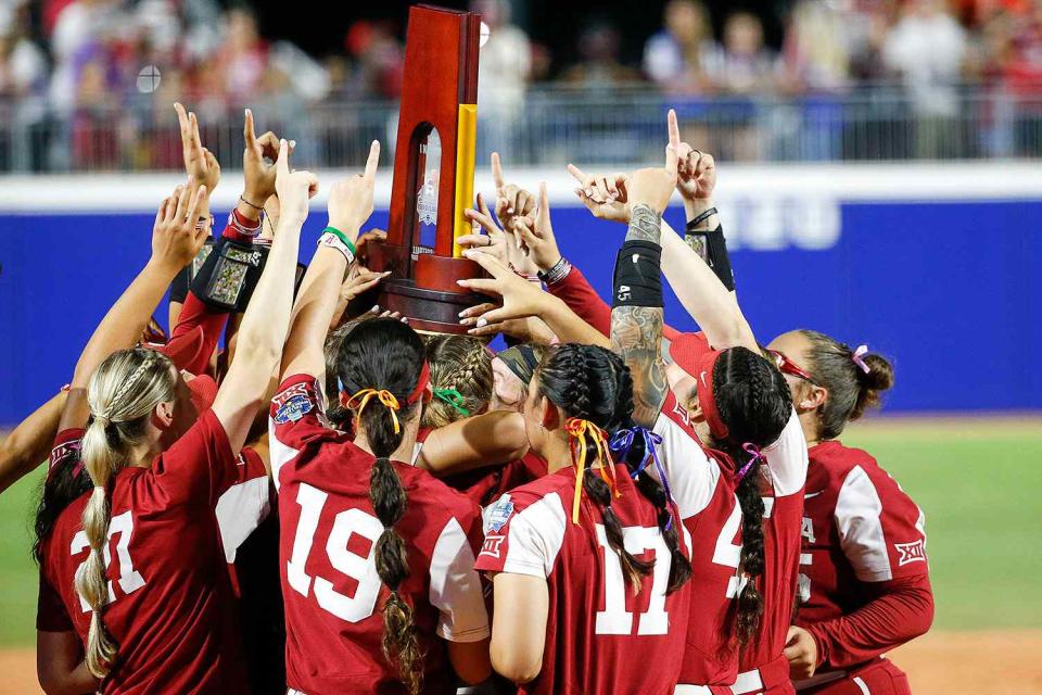 <p>Ian Maule/Getty Images</p> Oklahoma Sooners