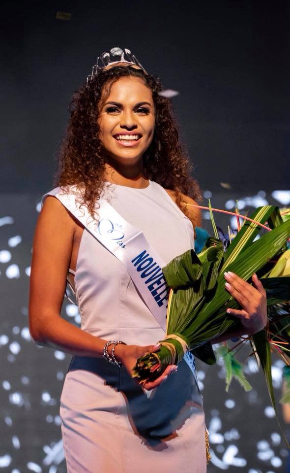 Anaïs Toven est âgée de 18 ans. Elle mesure 1m70. Elle est étudiante en licence de Sciences de la vie et de la Terre.